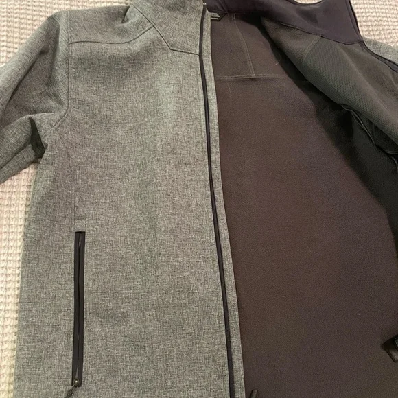 The North Face Men's Charcoal Performance Jacket (30% off 3+ Items!) - Picture 3 of 6